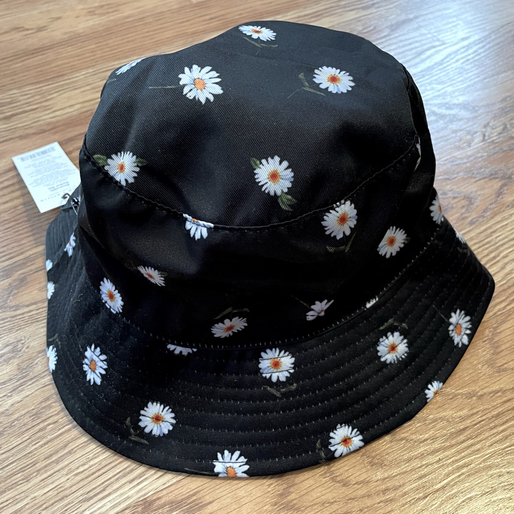 Alice + Olivia Reversible Bucket Hat NEW